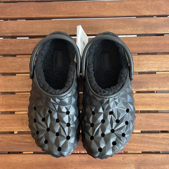 Crocs Classic Lined Geometric Clogs Black - Picture 1 of 14